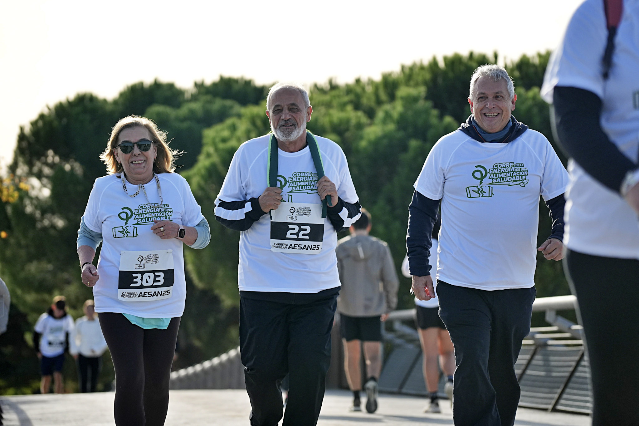 tres participantes
